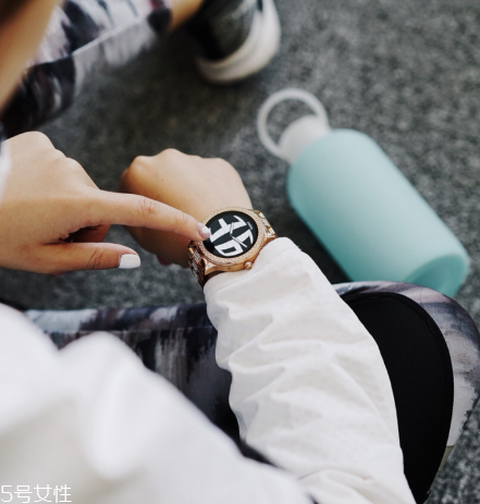 手表镜面有哪些材质的,手表镜面是什么材质