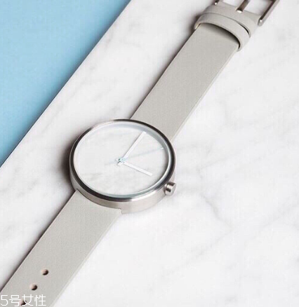 女生手表和手镯怎么一起带好,手表和手镯怎么一起带好图片