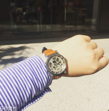 手表机械表和石英表的区别,手表石英和机械表有什么区别