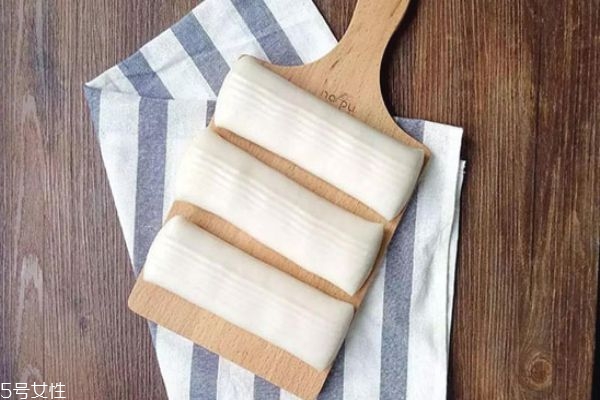 过年时候为什么要吃年糕,为什么元旦要吃年糕