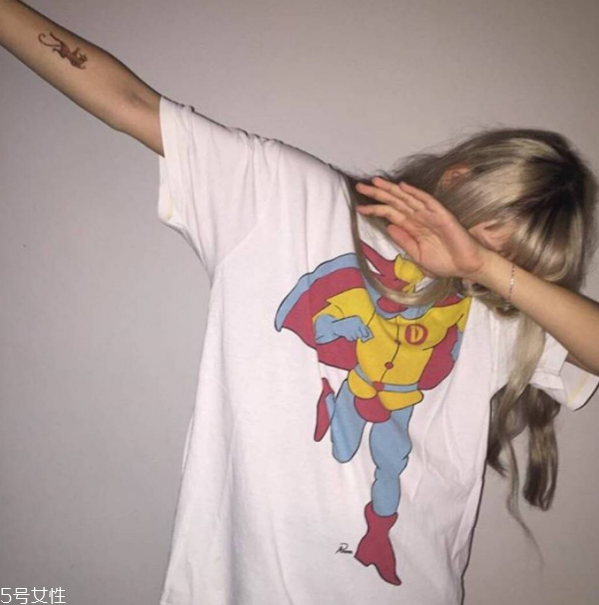 白色衣服怎么保养,白t恤怎么洗白小窍门