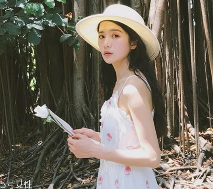 碎花连衣裙搭配什么外套好看图片,碎花连衣裙配什么鞋子