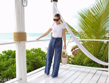 白色阔腿裤穿搭,白阔腿裤搭什么上衣