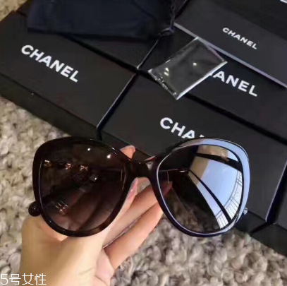 太阳镜为什么不能放车里,太阳镜放车里什么地方好