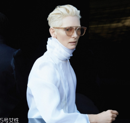 晚上戴墨镜什么意思,太阳镜晚上可以带吗