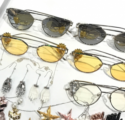 太阳镜太大往下滑怎么办,眼镜总往下掉