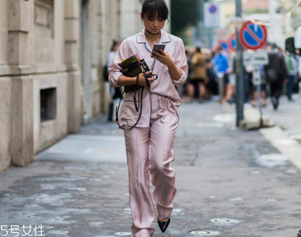 睡衣风格穿搭,冬季慵懒风穿搭 睡衣风格穿搭,冬季慵懒风穿搭