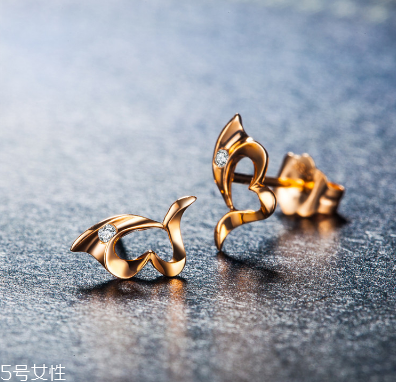 耳钉卡扣总是掉怎么办,耳钉卡扣摘不下来