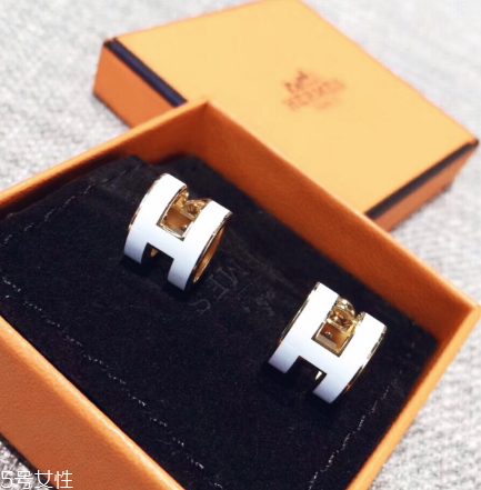 耳钉有几种戴法,各种耳钉的戴法