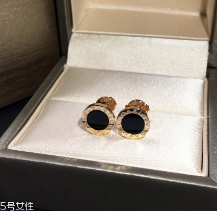 耳钉银针变黑是什么原因,耳钉针黑了就说明不是银针