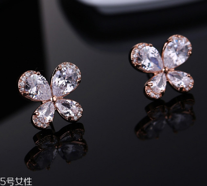 耳钉什么材质不过敏,哪种耳钉不过敏