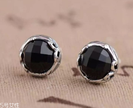 耳钉怎么戴图解,耳钉怎么戴进去 耳钉怎么戴图解,耳钉怎么戴进去