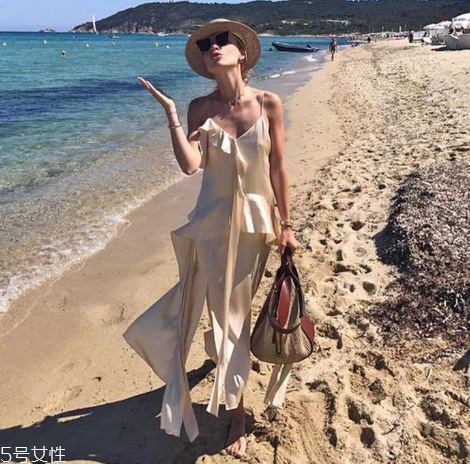 吊带连衣裙搭配什么外套,吊带连衣裙款式图