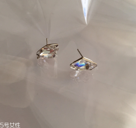 耳钉可以用消毒水消毒吗,耳钉用开水可以消毒吗