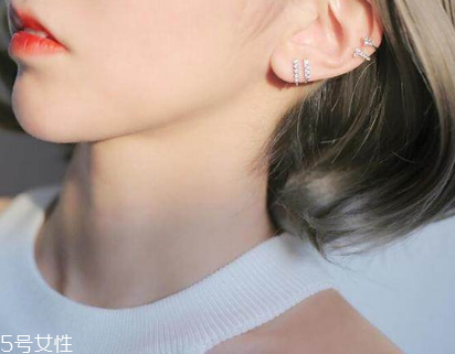 长期戴耳夹的坏处,长期戴耳夹有什么危害 长期戴耳夹的坏处,长期戴耳夹有什么危害