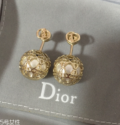 珍珠耳环怎么清洗,珍珠项链发黄怎么清洗