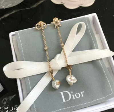 耳环为什么会发黑,耳环发黑是怎么回事