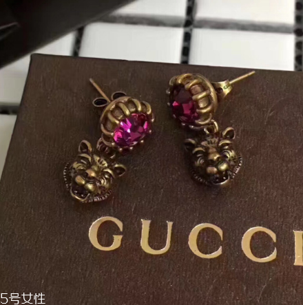 打耳洞后多久换耳环,打完耳洞多久可以随便换耳环