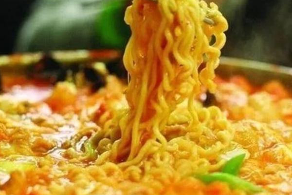 泡面用温水可以泡开吗,凉水泡面能吃么