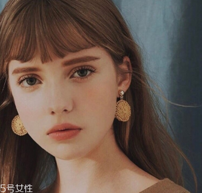 取耳环的方法,耳环如何戴取