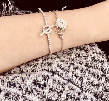 耳环颜色变暗怎么办,项链颜色发暗怎么清洗 耳环颜色变暗怎么办,项链颜色发暗怎么清洗