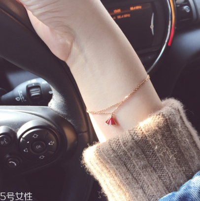 手链戴脚上代表什么意思,手链戴脚上有什么说法