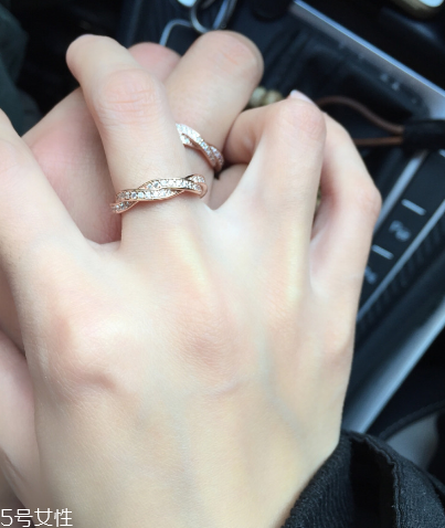 戒指戴食指代表什么?,戒指戴食指代表什么意义 戒指戴食指代表什么?,戒指戴食指代表什么意义