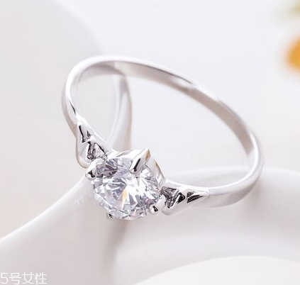 戒指为什么越戴越松,戒指越戴越松还是越紧