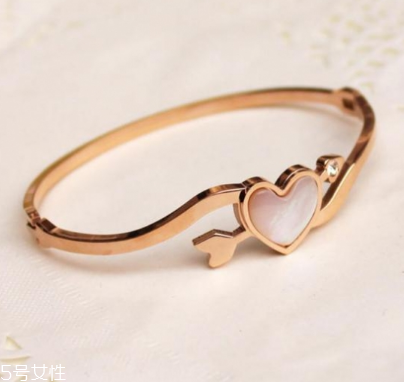 戒指大了怎么办小窍门,戒指大了怎么办?