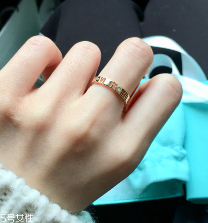 戒指戴在食指的意义,戒指戴食指上代表什么