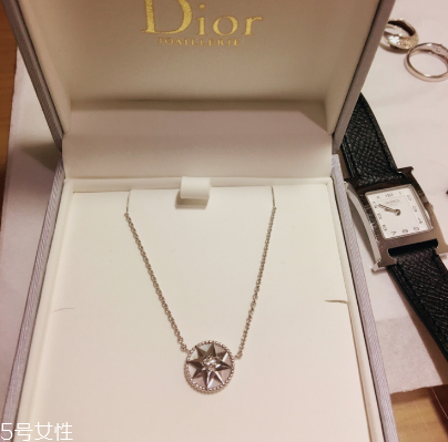 项链为什么会发黑,项链发黑是因为什么