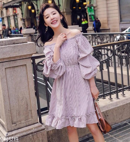 格子连衣裙搭配什么外套好看,格子连衣裙的卖点介绍