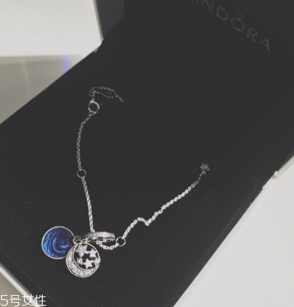 什么样的项链不缠头发,为什么项链总是缠头发 什么样的项链不缠头发,为什么项链总是缠头发