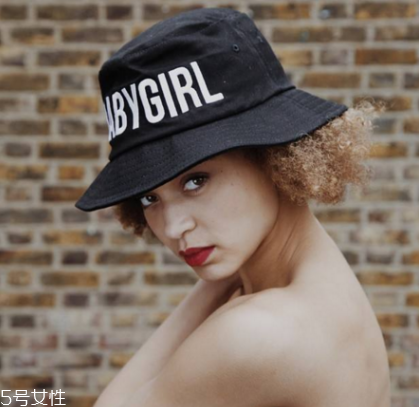 渔夫帽的搭配,渔夫帽子图片大全怎么搭配 渔夫帽的搭配,渔夫帽子图片大全怎么搭配