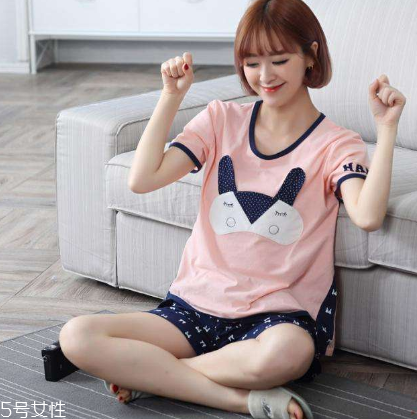 睡衣和睡袍区别,睡衣跟睡袍的区别