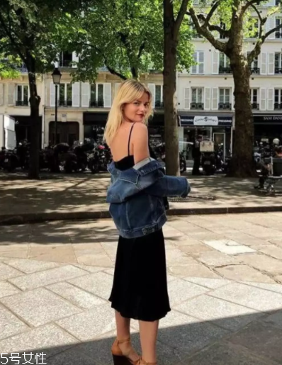 侧眸意思是什么,侧身转体动作示范