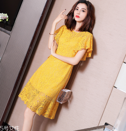 蕾丝a字裙配什么衣服,蕾丝a字裙