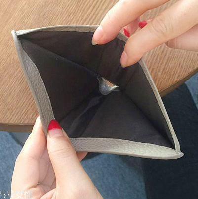 钱包里一般放多少钱,钱包里放多少钱合适 钱包里一般放多少钱,钱包里放多少钱合适