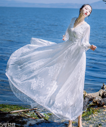 蕾丝连衣裙搭配外套的图片,蕾丝连衣裙搭配什么鞋子