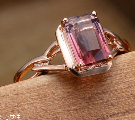 碧玺戒指的功效和作用 不仅颜值高,戴碧玺戒指有什么作用