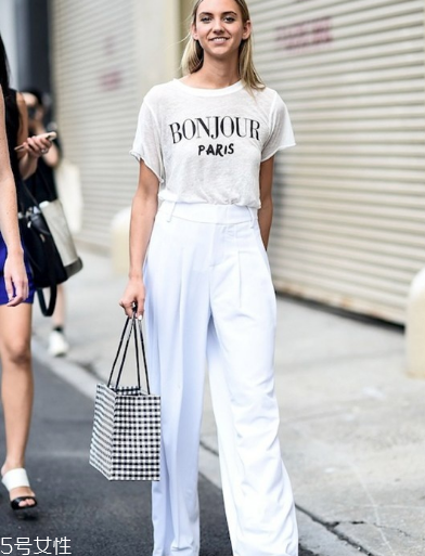 白色t恤搭配什么最好看,白色t恤怎么搭配