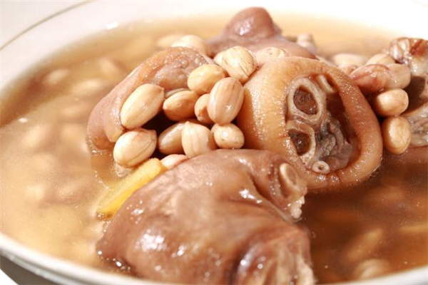 炖猪蹄要焯水吗,炖猪蹄要焯水吗的做法