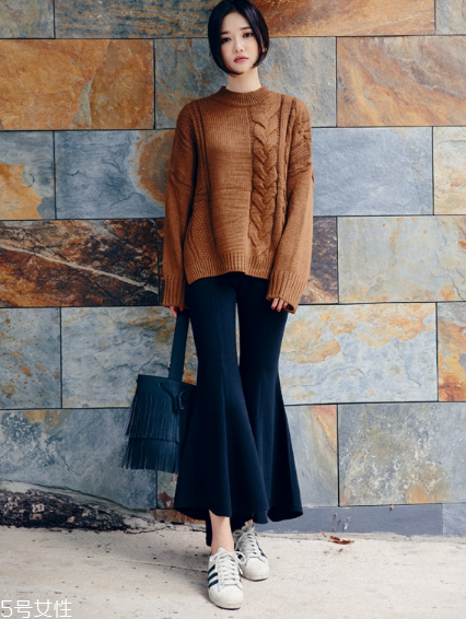 小白鞋有点小了有什么方法,买的小白鞋小了一点怎么办 小白鞋有点小了有什么方法,买的小白鞋小了一点怎么办