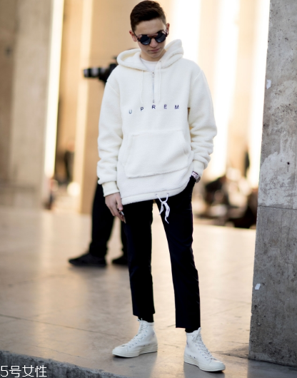 用小白鞋神器对鞋子的危害,小白鞋容易脏