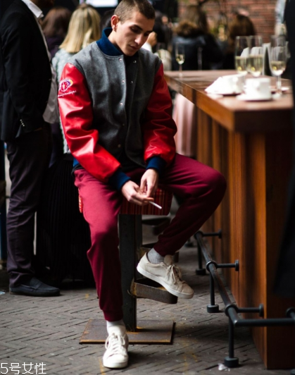 鞋子小了挤脚的危害,穿挤脚的鞋会怎样