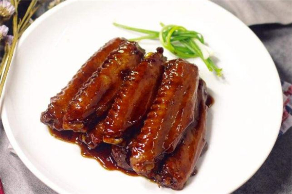 哺乳期可以吃鸭翅吗,哺乳期可以吃卤鸭翅吗