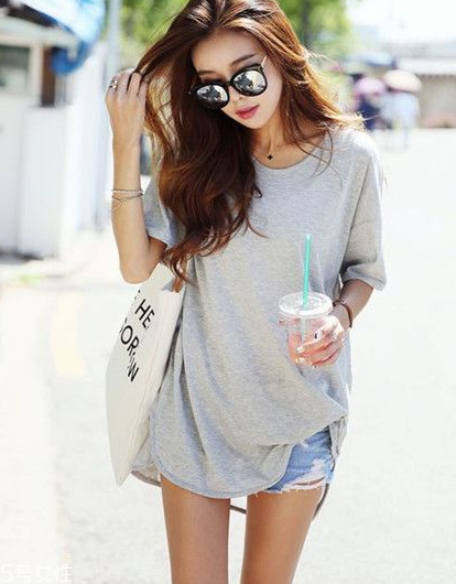 t恤下摆打结方法图解,t恤衣角打结方法 t恤下摆打结方法图解,t恤衣角打结方法