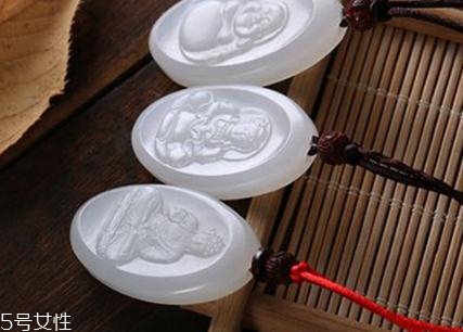 佩戴本命佛的好处,佩戴本命佛的好处和注意事项