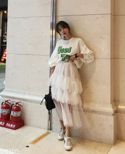 长袖大版t恤怎么搭配好看,买长袖t恤什么牌子好 长袖大版t恤怎么搭配好看,买长袖t恤什么牌子好