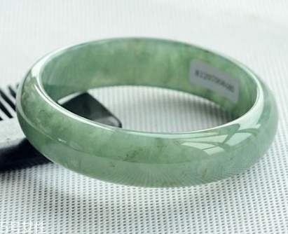 玉手镯裂纹了怎么修复,断裂的玉镯怎么修复